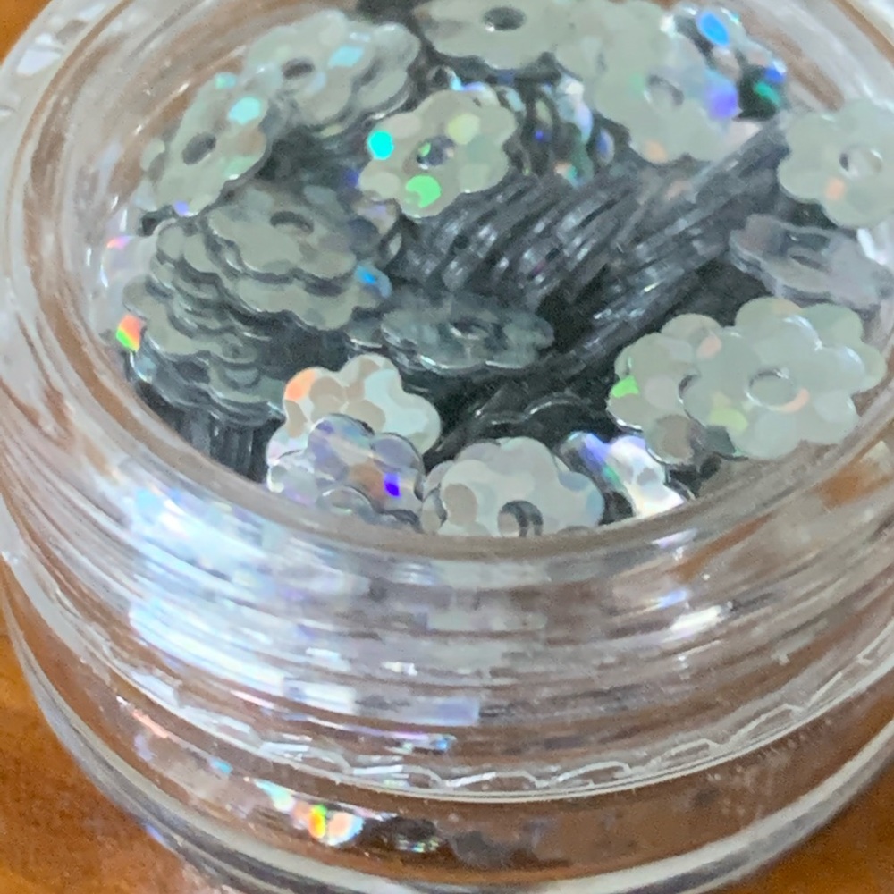 Nail Art Silver Flower Sparkles - Picture 2 of 3